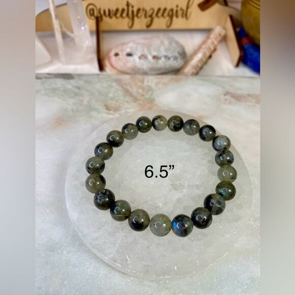 Handmade Gray Labradorite Gemstone Bead Stretch Bracelet - Picture 6 of 9